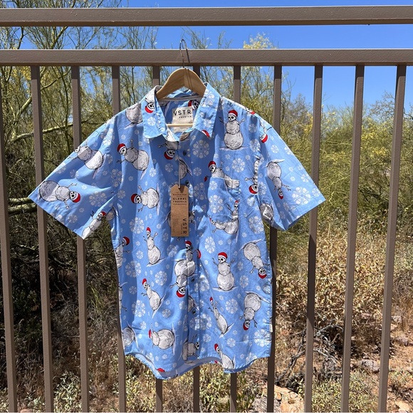 NWT VSTR PREMIUM Men’s Buttoned Down Shirt Size XL Light Blue Skull Snowmen - Picture 1 of 8